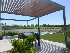 Villa avec piscine, vue sur vignes